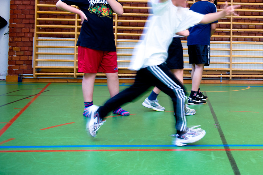 Personer i en gymnastiksal
